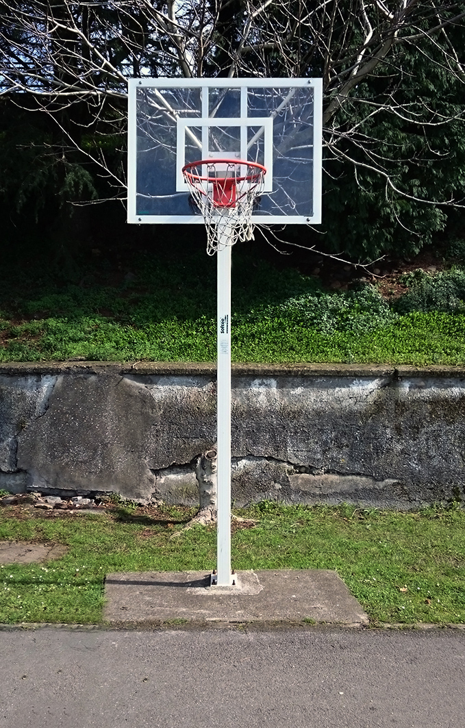 juego canastas minibasket deluxe (2 unidades), monotubo 100, fijas, con base de anclaje (sin tableros, aros, redes).