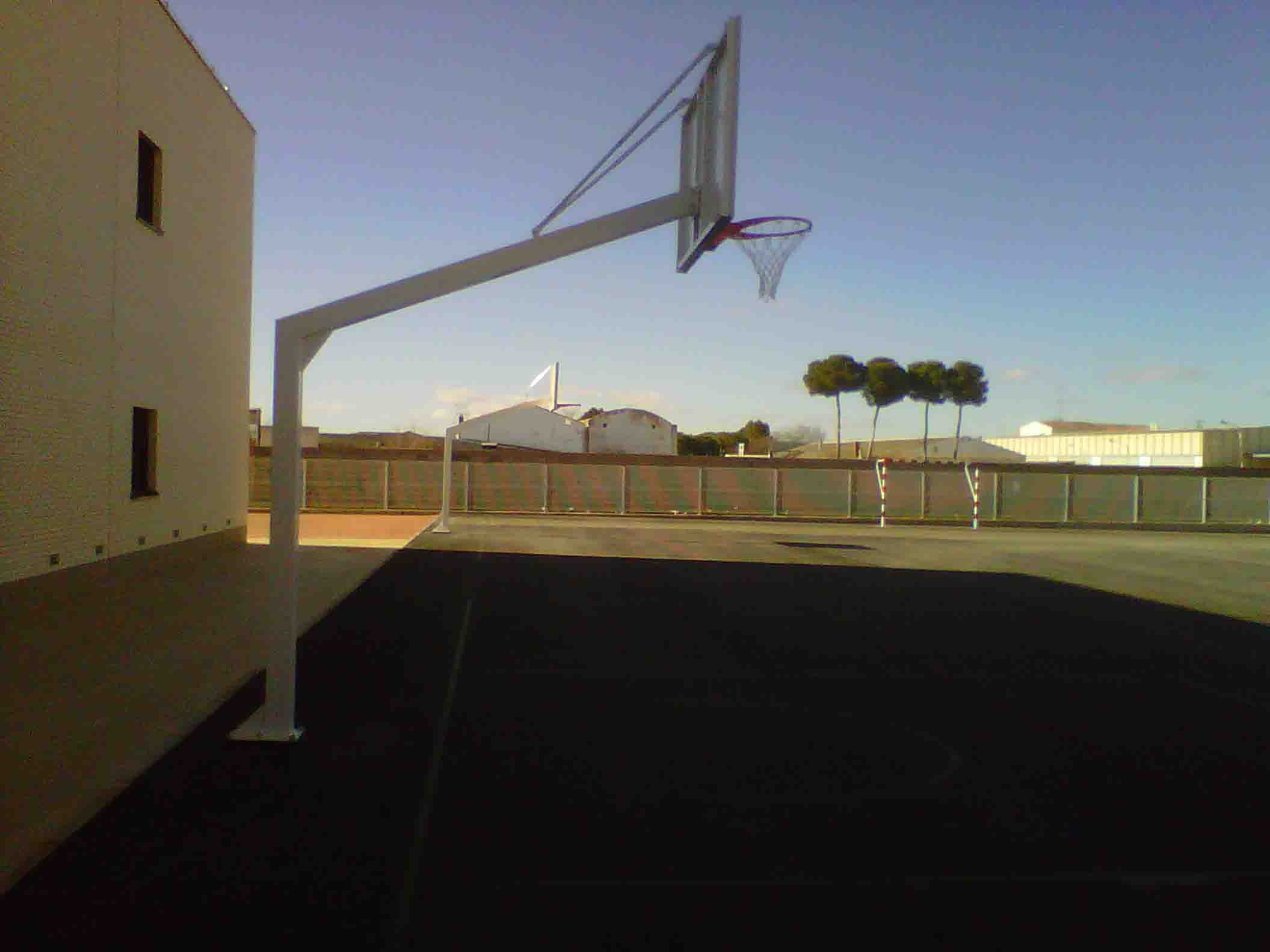 juego canastas (2 unidades) baloncesto, monotubo 140×140 mm, fijas con base para anclaje, vuelo 2,25 m.