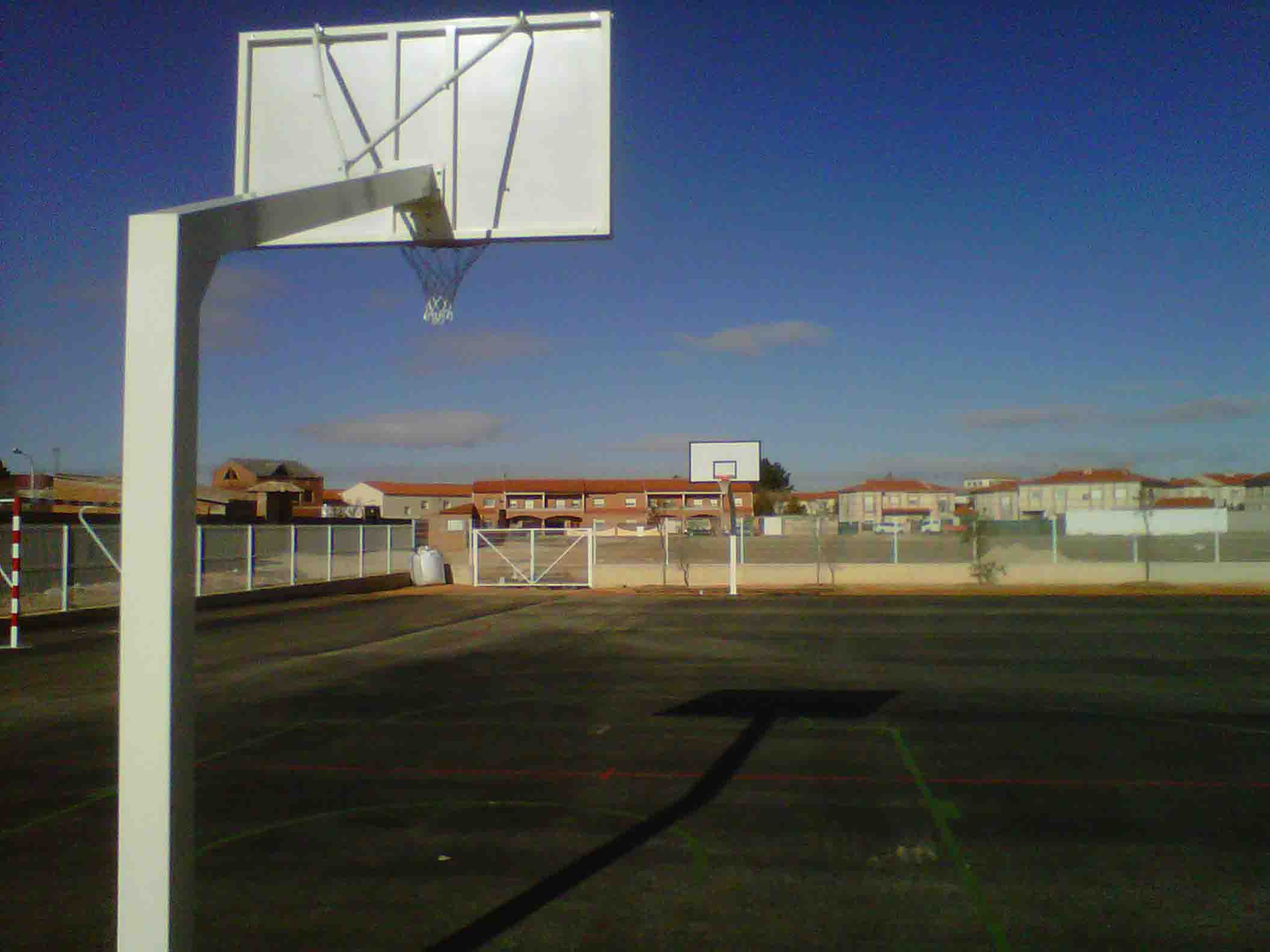 juego canastas (2 unidades) baloncesto, monotubo 140×140 mm, fijas con base para anclaje, vuelo 2,25 m. 1