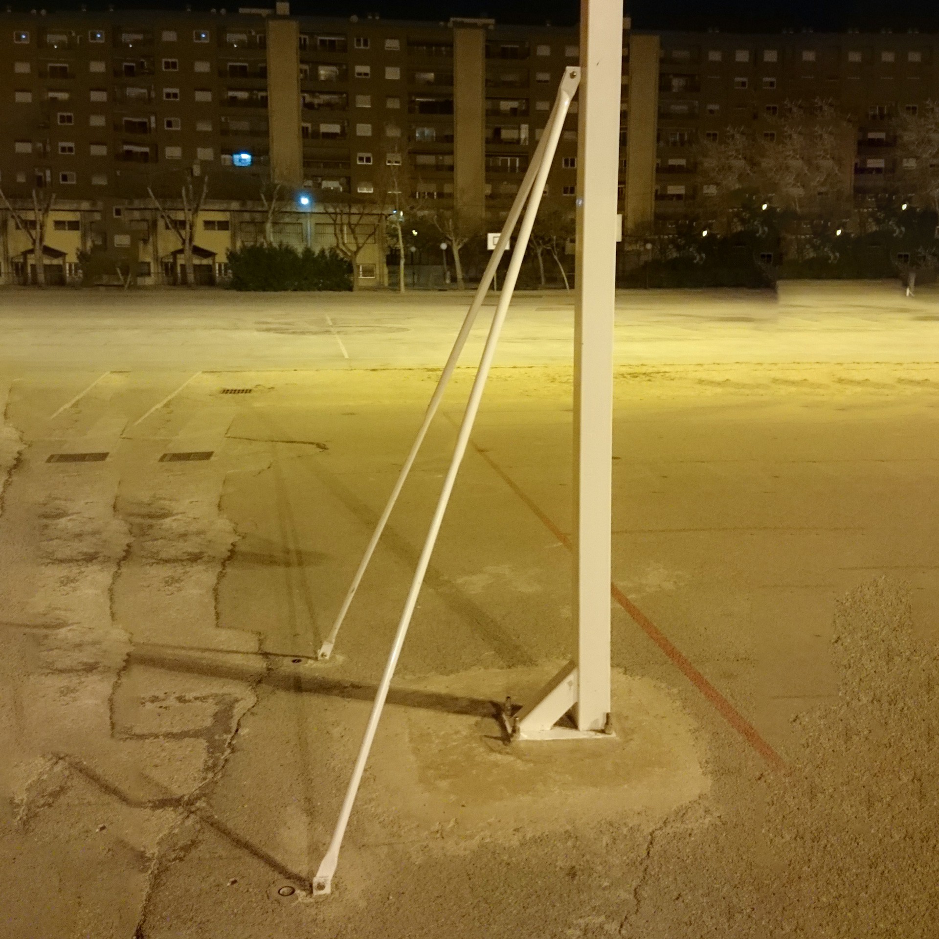 juego 2 tirantes canastas para atornillar al suelo 1