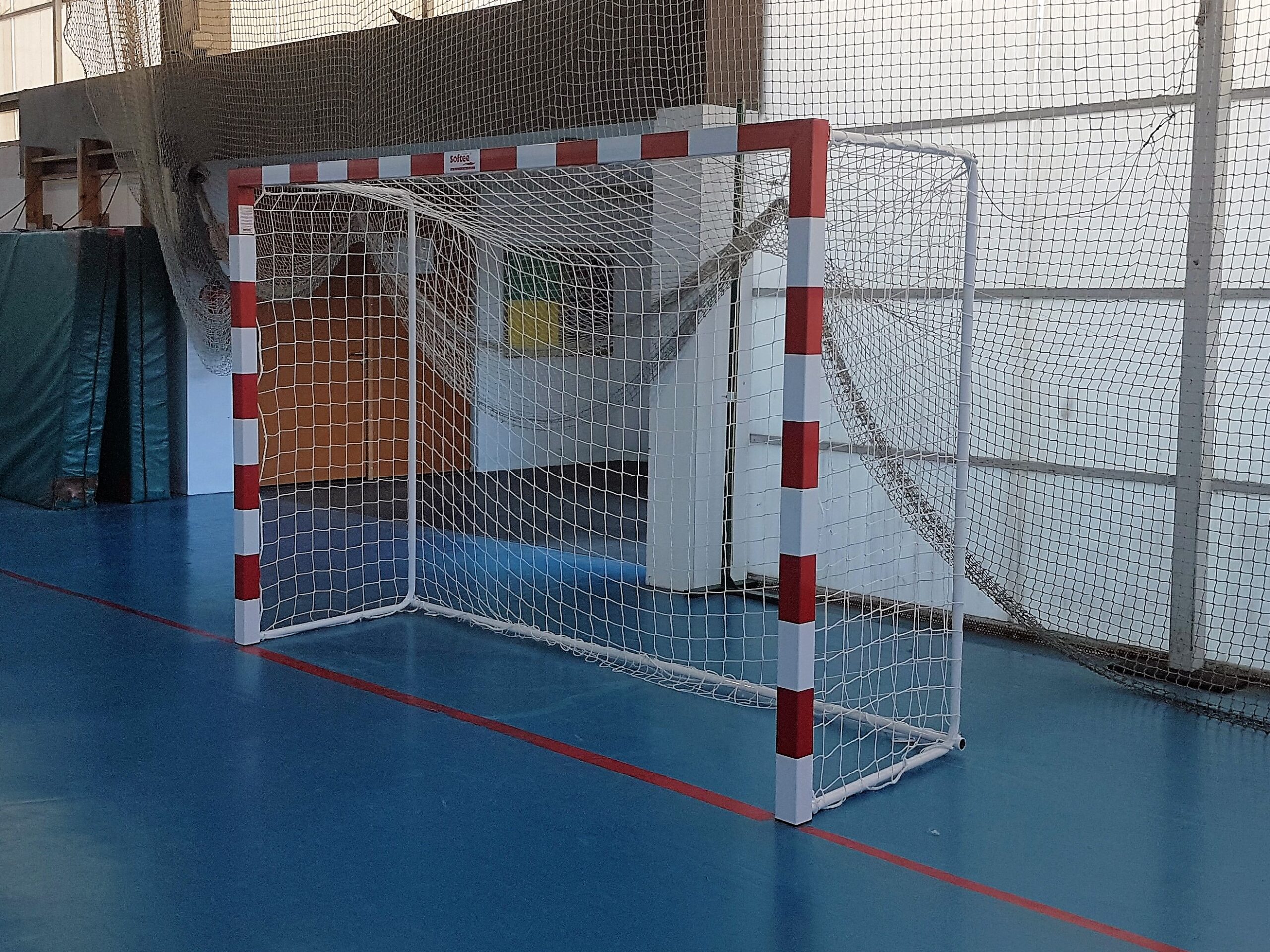 juego porterias futbol sala/balonmano (2 unidades), metalicas, trasladables, base de tubo redondo 80×80 mm. 2