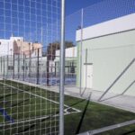 Poste metálico galvanizado 6m para red protección con pletina para atornillar - Imagen 4