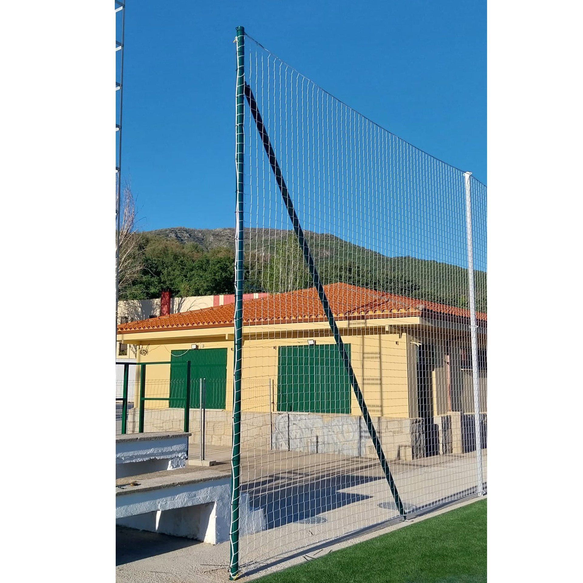 Poste refuerzo metálico para red protección sin botes - Imagen 4