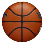 Costuras y superficie de agarre del balón de baloncesto NBA DRV Plus Wilson