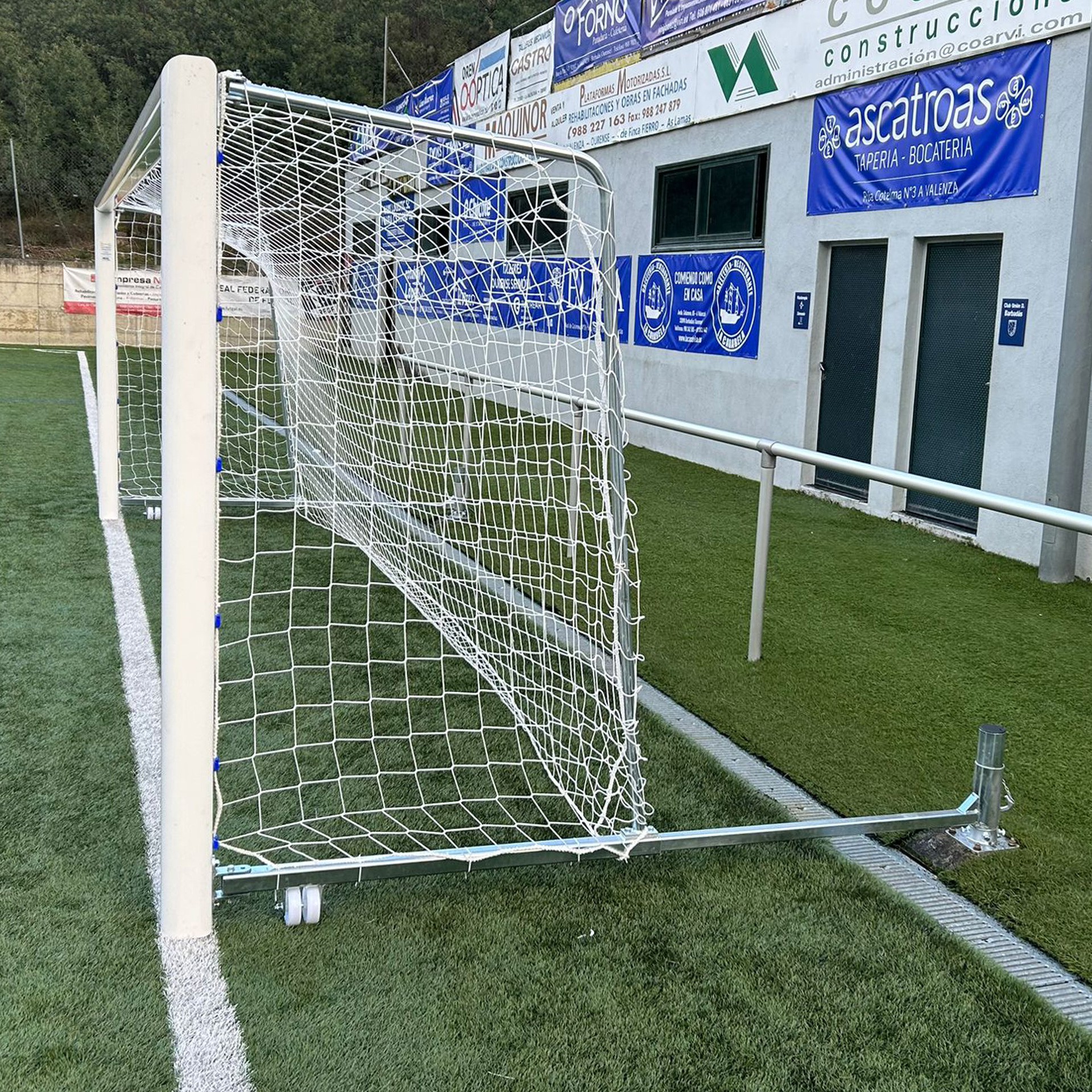 juego porterias aluminio futbol 7 120×100 mm abatibles con arquillos cincados 6