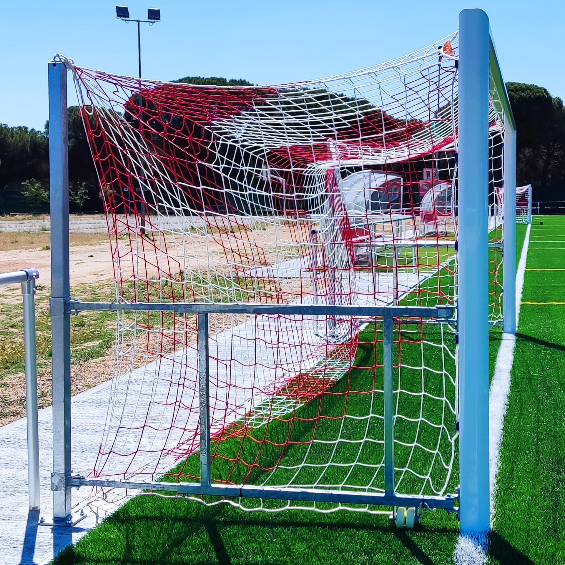 juego porterias aluminio futbol 7  90 mm abatibles con arquillos galvanizados en caliente 5
