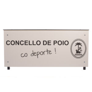 Vista frontal de la mesa de anotadores completa Softee con panel claro