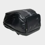 Compartimento inferior ventilado para zapatillas de la mochila de pádel Ambassador Varlion en negro