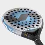 Detalle del corazón y la cara perforada de la pala de pádel LW Carbon 3 Summum Varlion