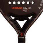 Detalle del corazón y la ficha técnica impresa de la pala Iconic de Black Crown