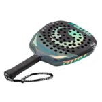 Pala de pádel Nexa 33 Core Sane tumbada con su cordón de muñeca