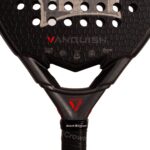 Detalle del corazón de la pala Vanquish de Black Crown con el nombre del modelo